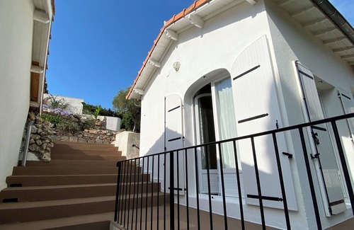 La Roquette-sur-Siagne Villa | Small nest in the greenery, quiet with a view to the sea.