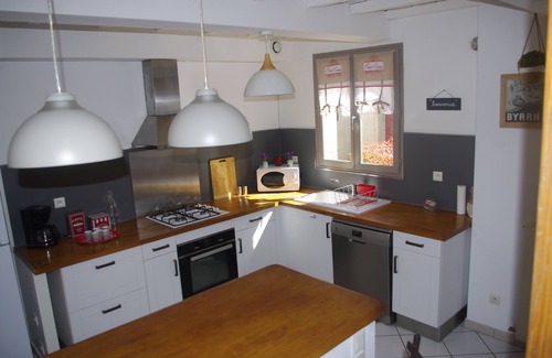 Thuir House | Small, quiet house 2 minutes' walk from Thuir town center