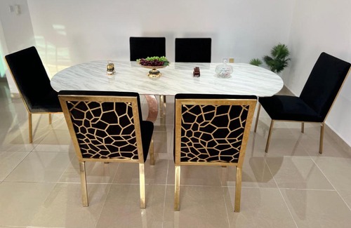 Ajman House | Small Room shared bath with beach access for single person or short stay couplesغرفة صغيرة مع حمام مشترك مع إمكانية الوصول إلى الشاطئ لشخص واحد أو للأزواج الذين يقيمون لفترة قصيرة