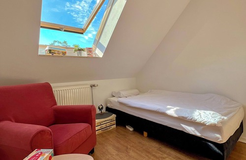 Dreikonigenviertel Bed & Breakfast | Small room with shared bathroom