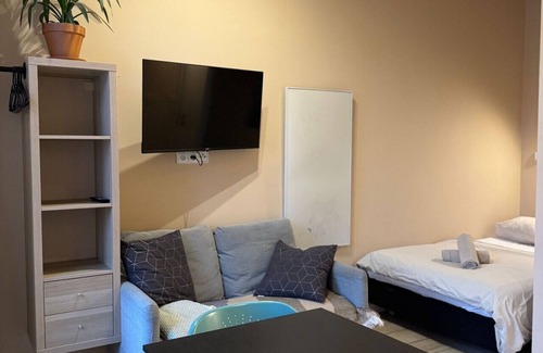 Vrsovice Apartment | Small studio in hipster neighborhood