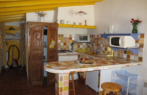 Lorgues Apartment | Small studio with all mod cons and a large shared pool