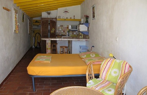Lorgues Apartment | Small studio with all mod cons and a large shared pool