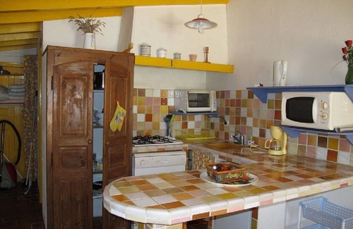 Lorgues Apartment | Small studio with all mod cons and a large shared pool