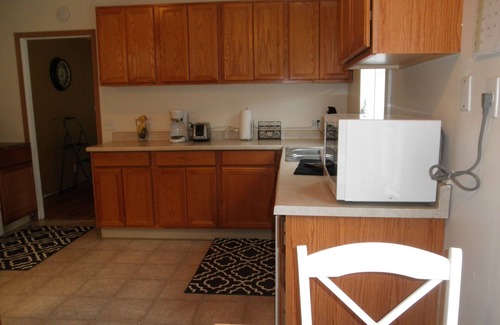 Puyallup House | Small Town Friendliness & Family Activities; 2 blks from Western WA Fairgrounds