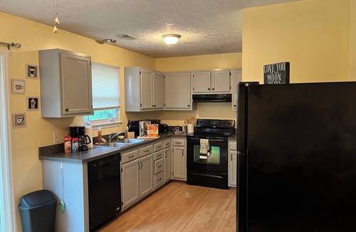 Mathews House | Small Town Getaway - close to in-town Mathews with a casual, rural life