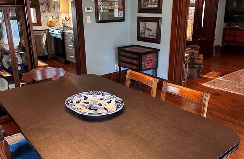 Tonica House | SMALL TOWN STUNNER ! - Under 15 Minutes to Starved Rock !