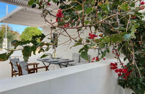 Spata-Artemida Villa | small villa by the sea