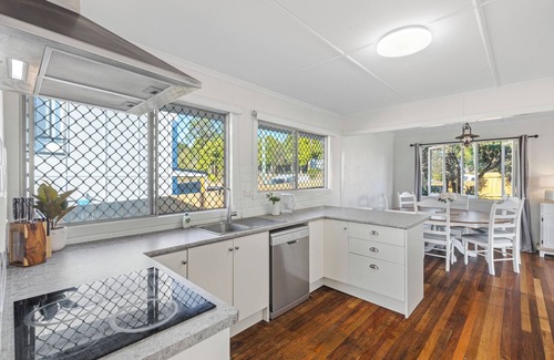 Gympie House | Small Warm cozy Cottage House