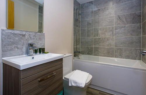 Salford Apartment | Smart 1 Bedroom Apartment in Manchester Sleeps 3