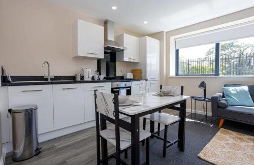 Salford Apartment | Smart 1 Bedroom Apartment in Manchester Sleeps 3