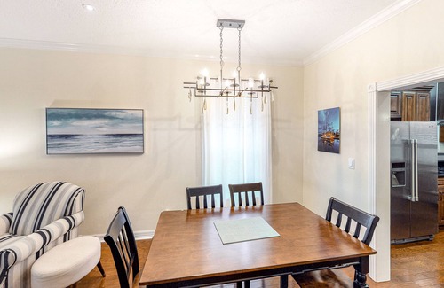 San Jacinto House | Smart Craftsman Home on Seawall | Gulf-View Observatory Deck | 500’ to Beach