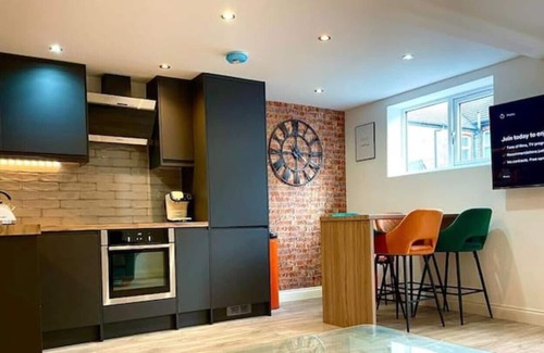 Croham Apartment | Smart/Modern one bedroom flat