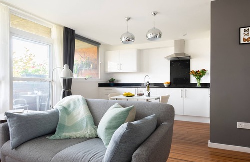 Pimlico Apartment | Smart Modern Studio in Pimlico with Garden Views