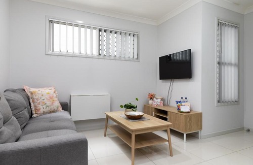 Rocklea Apartment | Smart Suites Self Check-in Apartments - Freney Park