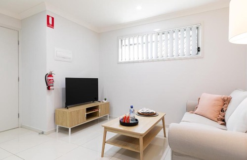 Rocklea Apartment | Smart Suites Self Check-in Apartments - Freney Park