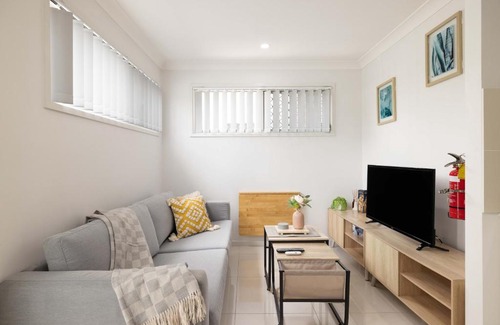 Rocklea Apartment | Smart Suites Self Check-in Apartments - Freney Park