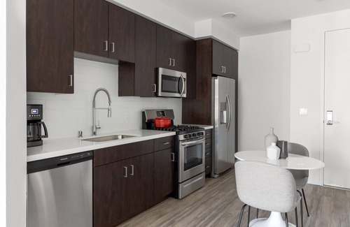 Westchester Apartment | Smart Westchester 1BR w/ Gym, Pool, nr. LAX & beach, by Blueground