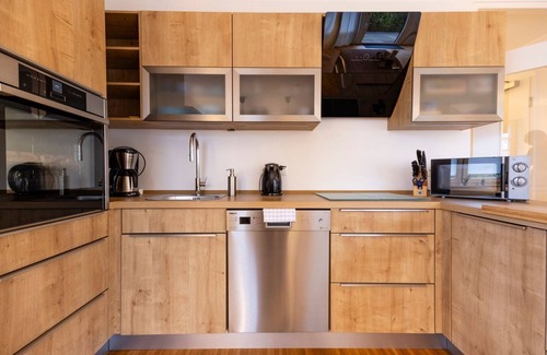 Dobbenviertel Apartment | SmartFewo: Home | Central | Terrace | Parking lot
