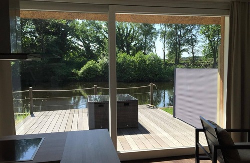 Bad Zwischenahn Apartment | SmartFewo: Sonnenglut | Seeterrasse | Sauna | Park - Residence by the small sea