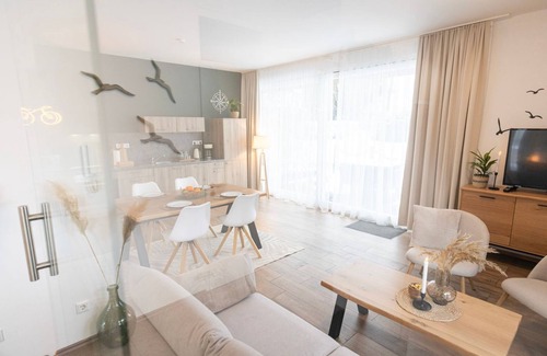 Bad Zwischenahn Apartment | SmartFewo: Storm-free | terrace | sauna | park - Residence by the small sea