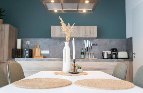 Bad Zwischenahn Apartment | SmartFewo: Windbreaker | Terrace | Sauna | Park - Residence by the small sea