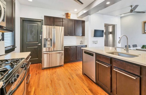 Tower Grove South House | Smarthome | Full Kitchen | Next to Tower Grove!