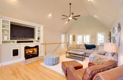 Moneta House | Smith Mountain Lake Home with Private Hot Tub and Dock