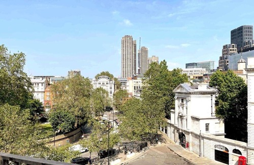 The City of London Apartment | Smithfield Central London Flat With Roof Terrace