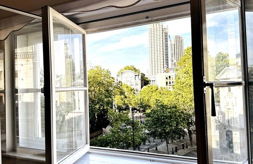 The City of London Apartment | Smithfield Central London Flat With Roof Terrace