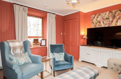 Achnasheen Cottage | SMITHY COTTAGE, family friendly, with open fire in Kinlochewe
