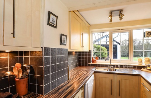 Bowland Bridge Cottage | SMITHY COTTAGE AT BOWLAND BRIDGE, pet friendly in Bowland Bridge