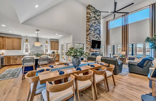 Moneta House | SML Sunset Escape~7 Bedroom/5 Bath~Sleeps 18~Hot Tub~Fire Pit~Private 2 Slip Dock~Pet Friendly
