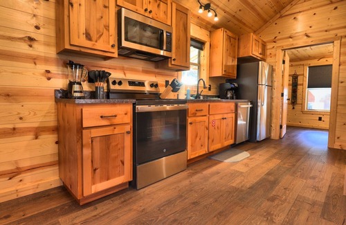 Red River Cabin | Smokey Bear Cabin on Main Street