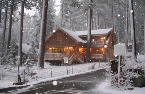 Zephyr Cove House | Smokey Joes by Lake Tahoe Accommodations