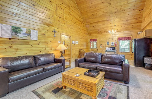 Sevierville Cabin | Smokies Cabin on Douglas Lake w/Resort Pool