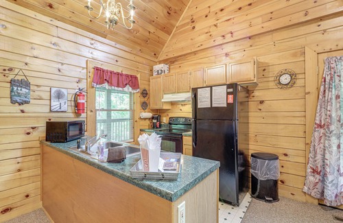Sevierville Cabin | Smokies Cabin on Douglas Lake w/Resort Pool
