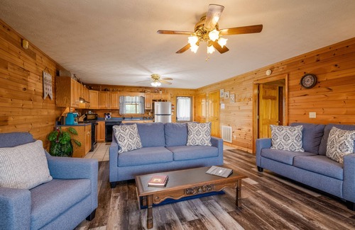 Cosby Cabin | Smokin Sunset couples romantic getaway.