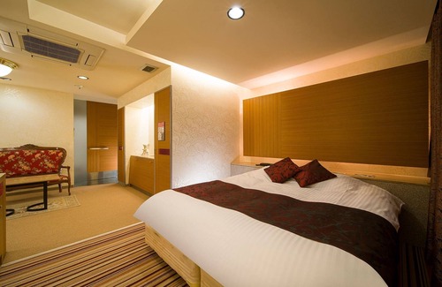Nishinomiya Hotel | Smoking Royal Room with bath and toilet /Nishinomiya Hyōgo