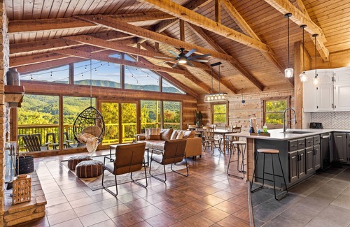 Gatlinburg - Pigeon Forge Cabin | Smoky Bear Lookout~Theater~HotTub~STUNNING VIEWS~Firepit