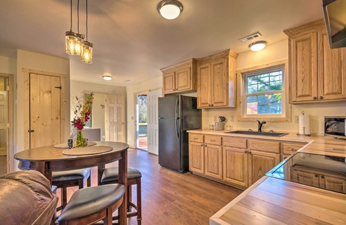 Cherokee Cabin | Smoky Mountain Cabin w/Hot Tub & River Views!