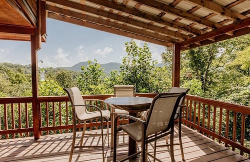 Sylva Cabin | Smoky Mountain Holiday Home with Hot Tub!