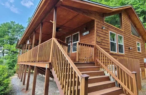 Sylva Cabin | Smoky Mountain Holiday Home with Hot Tub!