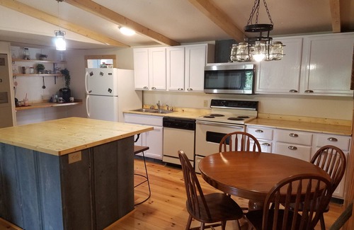 Andrews House | Smoky Mountain Home Rental 3/2 sleeps 6.