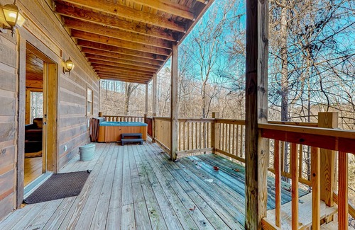 Gatlinburg - Pigeon Forge Cabin | Smoky Mtn cabin w/hot tub, pool table, foosball, & free attraction tickets