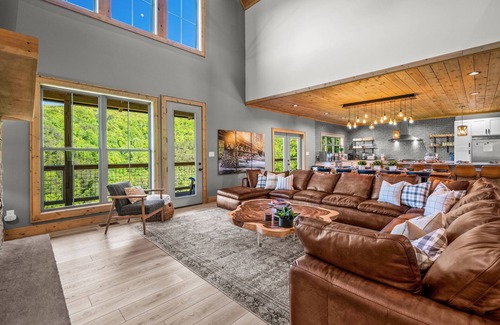 Gatlinburg - Pigeon Forge Cabin | Smoky Mtn Masterpiece ~ Luxury w/pool, epic theater, gameroom & views!