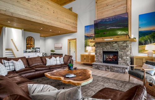 Gatlinburg - Pigeon Forge Cabin | Smoky Mtn Masterpiece ~ Luxury w/pool, epic theater, gameroom & views!