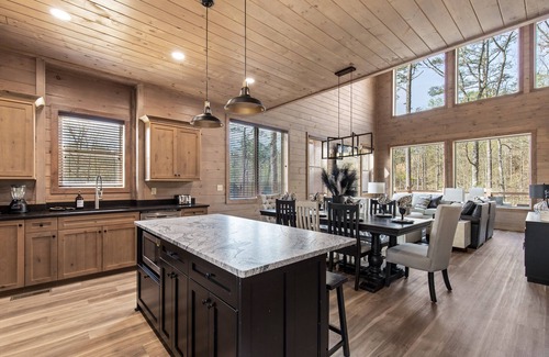 Gatlinburg - Pigeon Forge Cabin | Smoky Poolside Chalet | Modern Cabin w/Indoor Pool + Theater!
