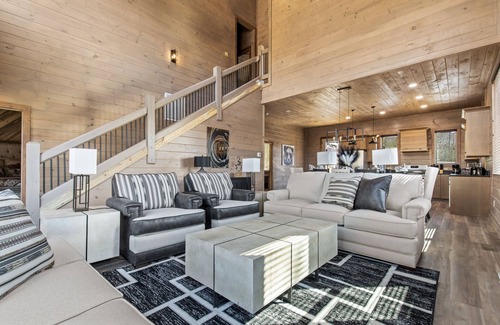 Gatlinburg - Pigeon Forge Cabin | Smoky Poolside Chalet | Modern Cabin w/Indoor Pool + Theater!