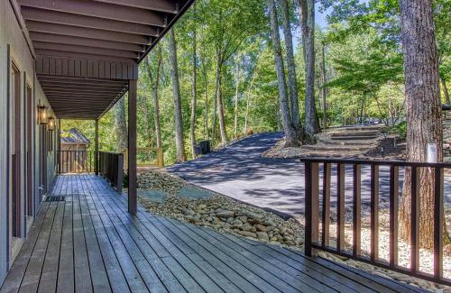 Gatlinburg - Pigeon Forge House | Smoky Vista Resort, Amazing Views, Hot Tub, 685 FREE tickets each paid day!